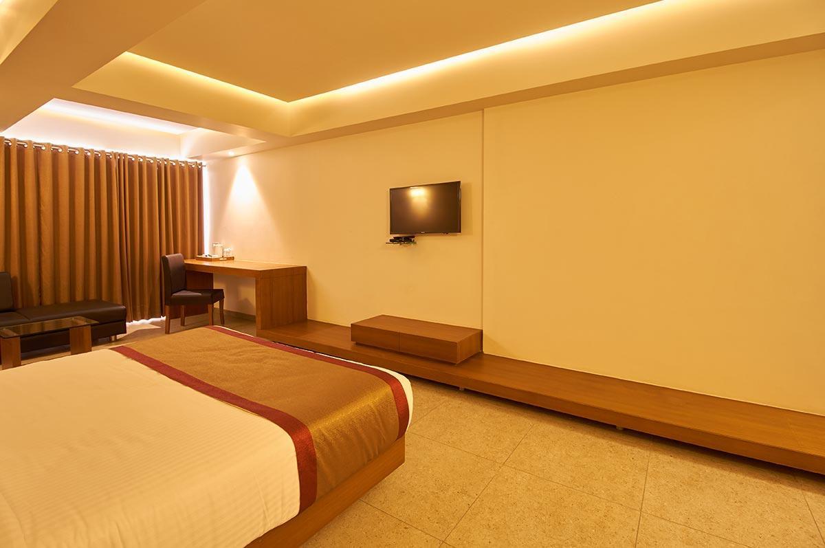 7 Wonders Hotel Gandhinagar Exterior photo
