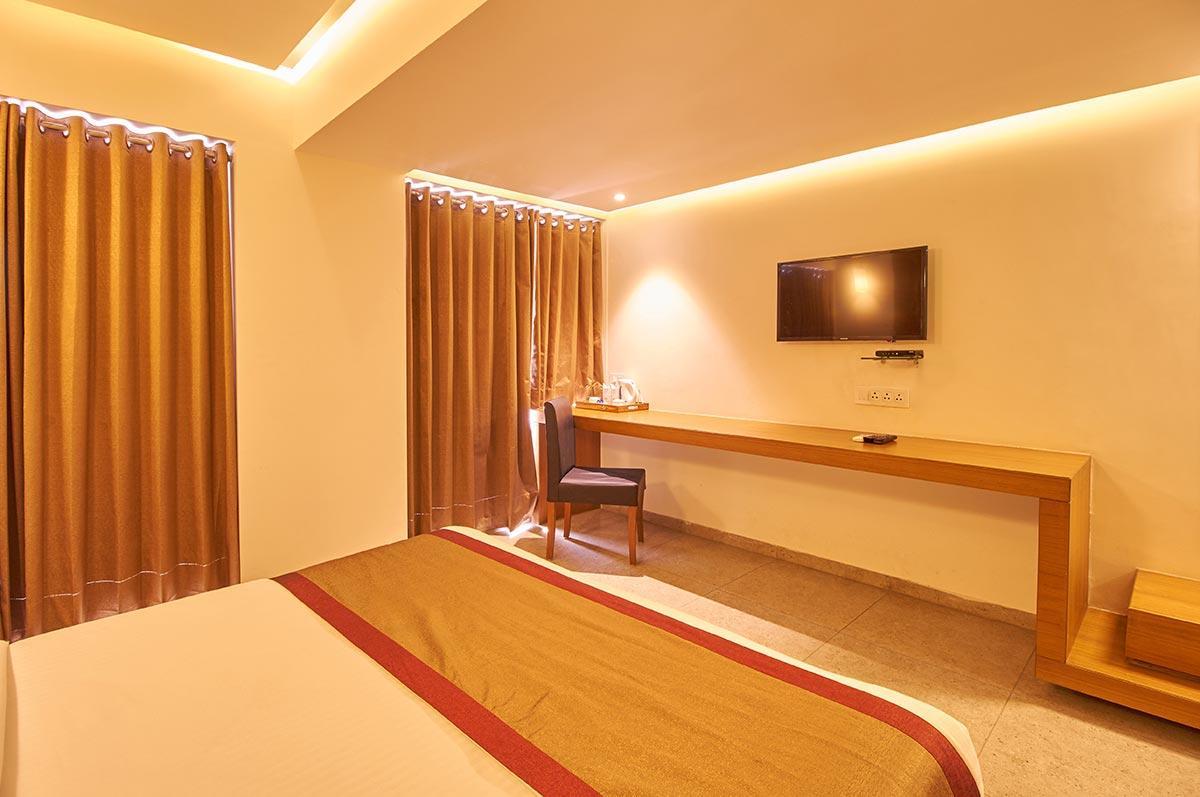7 Wonders Hotel Gandhinagar Exterior photo
