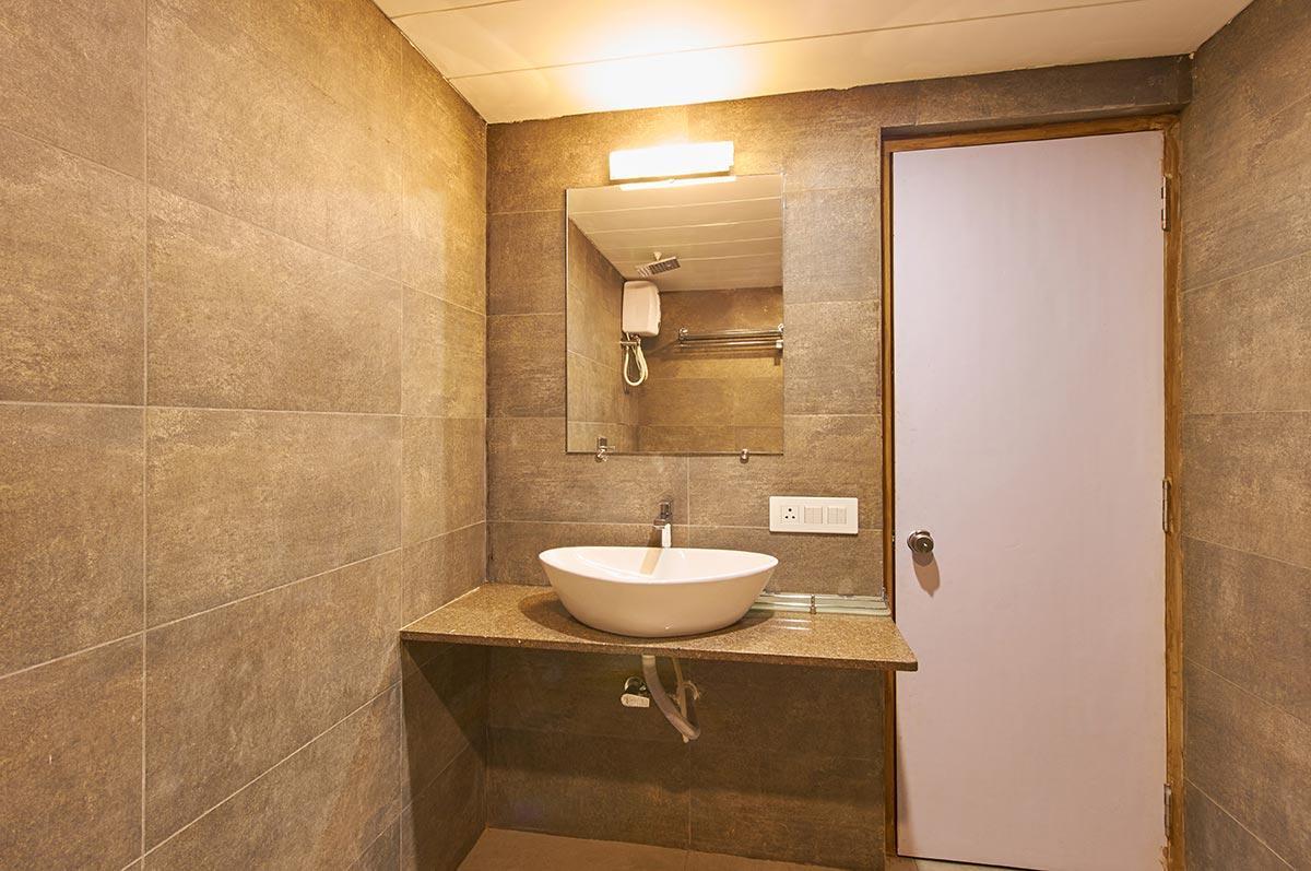 7 Wonders Hotel Gandhinagar Exterior photo