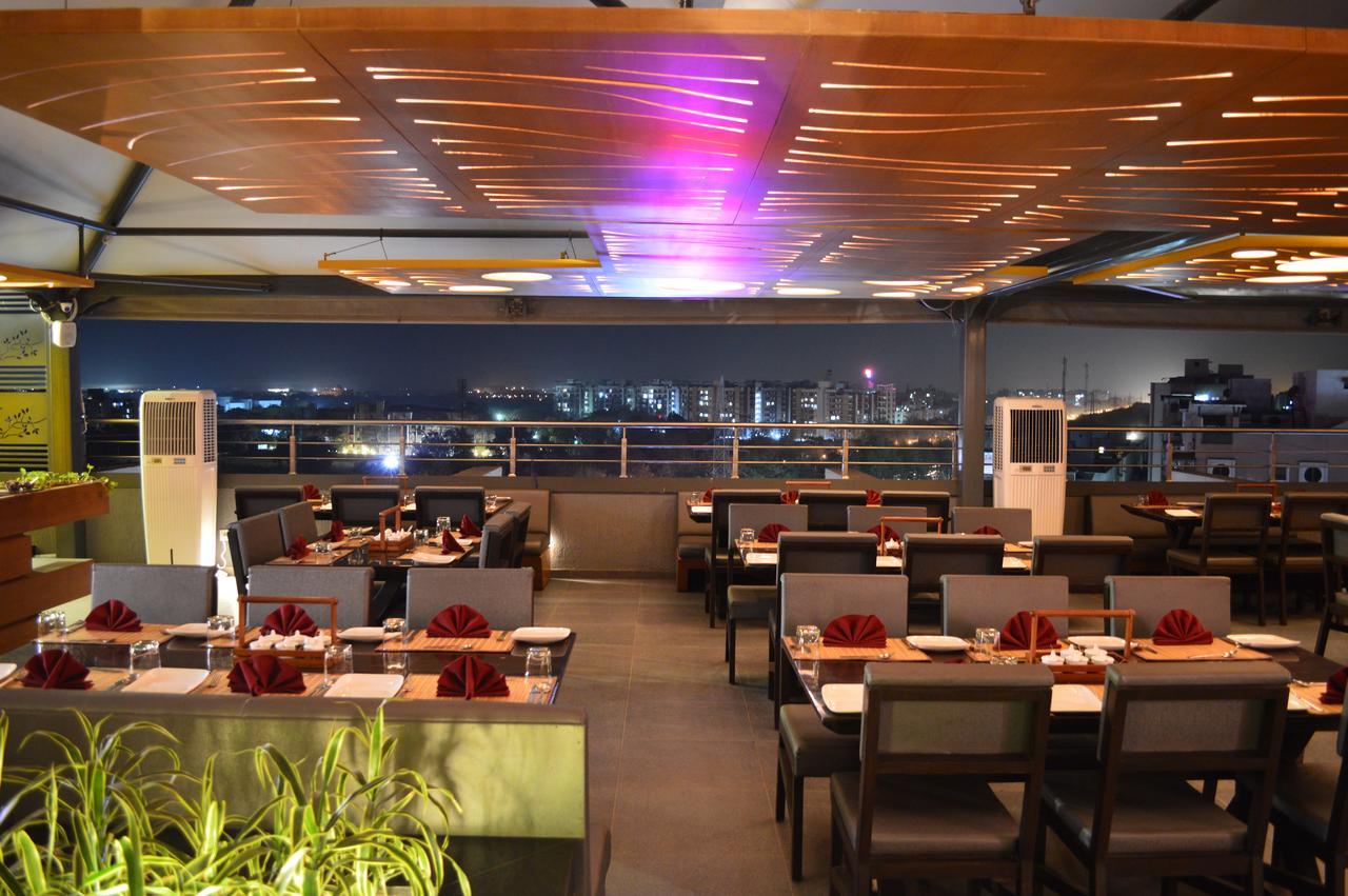 7 Wonders Hotel Gandhinagar Exterior photo